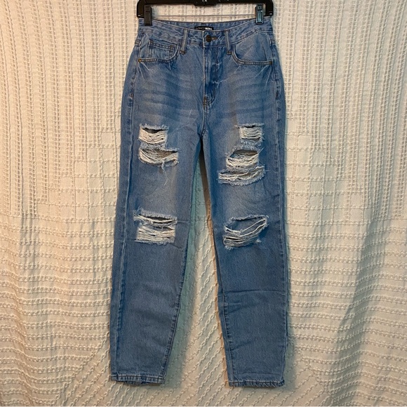 Fashion Nova Denim - Fashion Nova Distressed Light Wash Boyfriend Jeans | Size 5